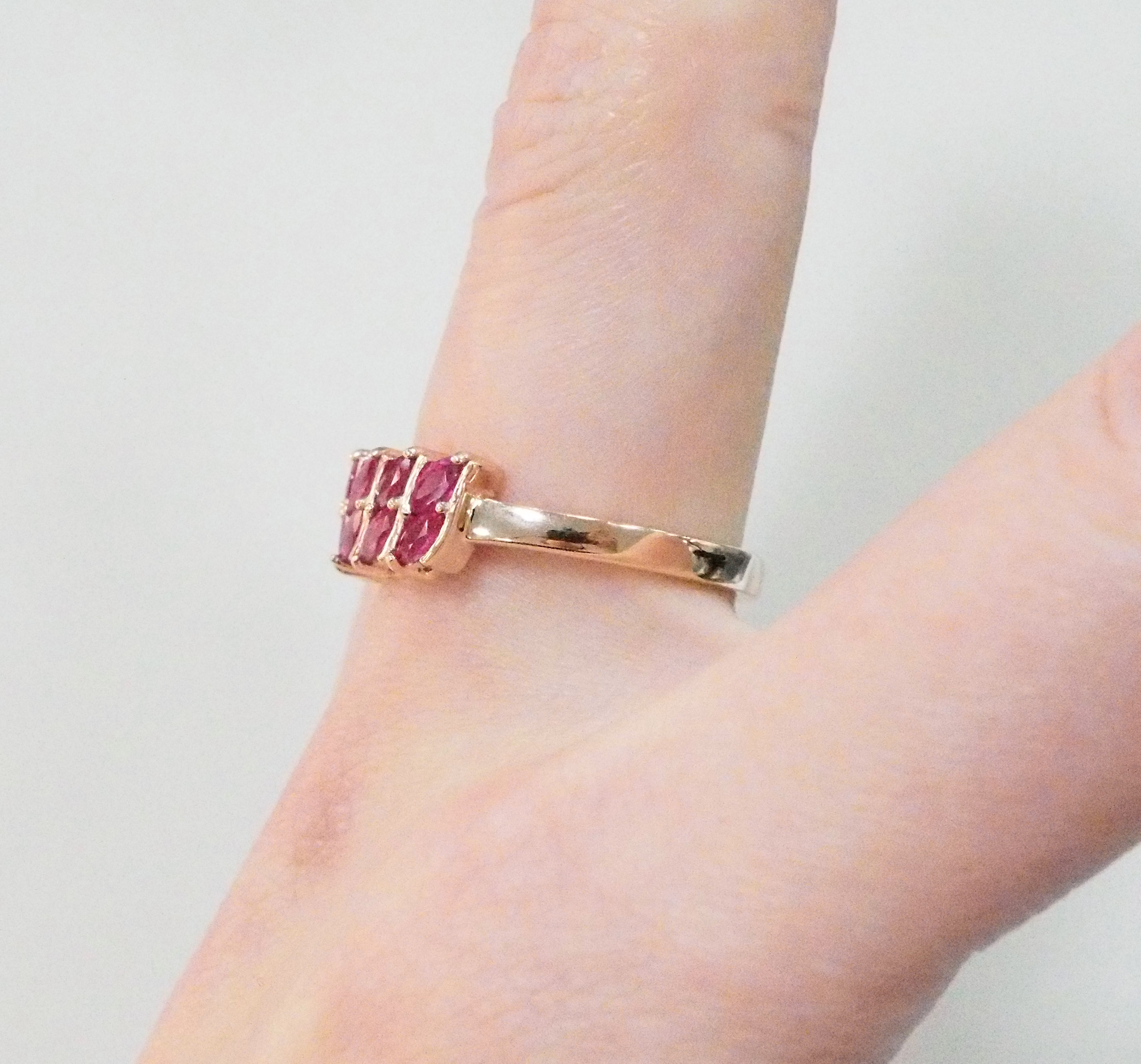 Серебряное кольцо с рубинами